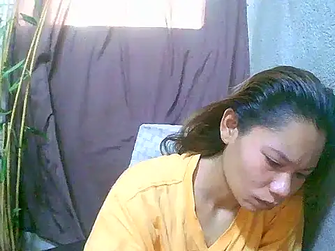 Snapshot of Sweeetgurll chatting on May 14, 12:39 am Sweeetgurll online show from May 14, 12:39 am