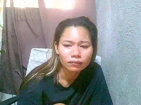 Snapshot of Sweeetgurll chatting on May 23, 12:05 am Sweeetgurll online show from May 23, 12:05 am