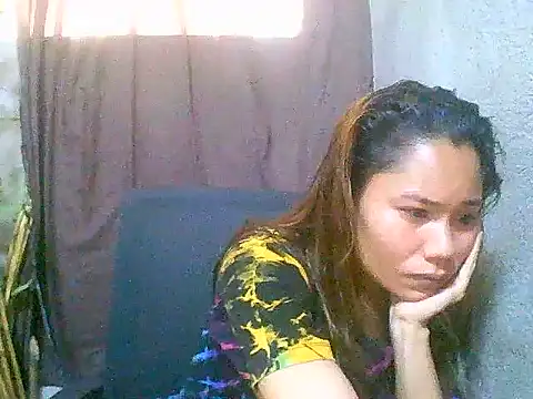 Snapshot of Sweeetgurll chatting on June 4, 1:33 am Sweeetgurll online show from June 4, 1:33 am