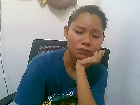 Snapshot of Sweeetgurll chatting on June 14, 12:08 am Sweeetgurll online show from June 14, 12:08 am