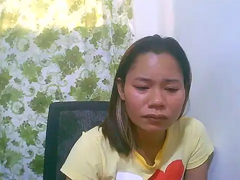 Snapshot of Sweeetgurll chatting on June 15, 5:42 am Sweeetgurll online show from June 15, 5:42 am