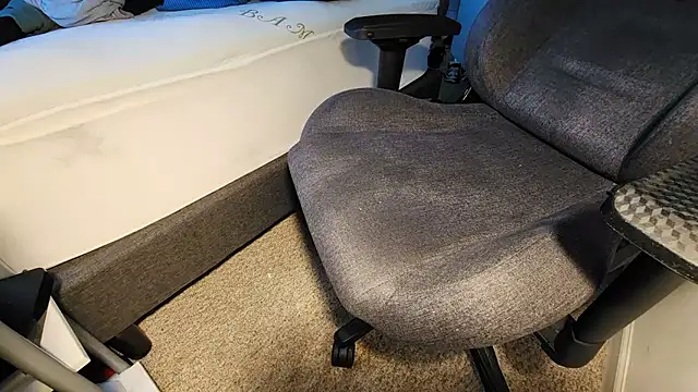 Snapshot of catt18 chatting on October 1, 3:51 pm catt18 online show from October 1, 3:51 pm