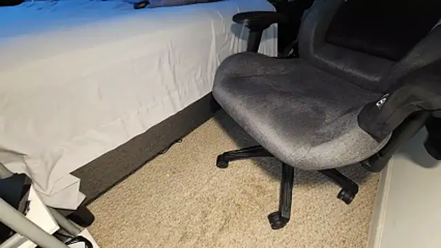 Snapshot of catt18 chatting on November 18, 4:33 pm catt18 online show from November 18, 4:33 pm