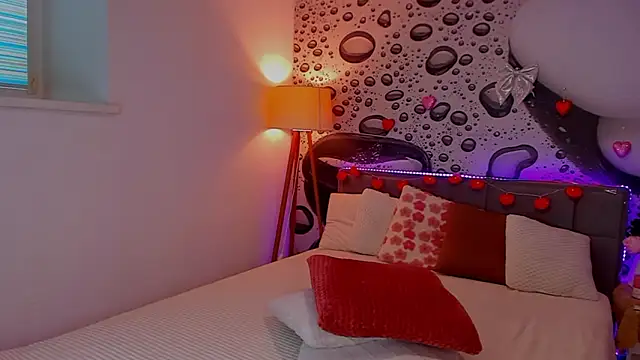 Snapshot of AlexaWilds chatting on February 3, 1:27 pm AlexaWilds online show from February 3, 1:27 pm