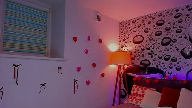 Snapshot of AlexaWilds chatting on February 8, 1:47 pm AlexaWilds online show from February 8, 1:47 pm