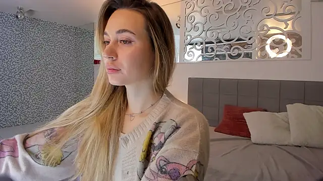 Snapshot of AlexaWilds chatting on February 13, 6:31 am AlexaWilds online show from February 13, 6:31 am