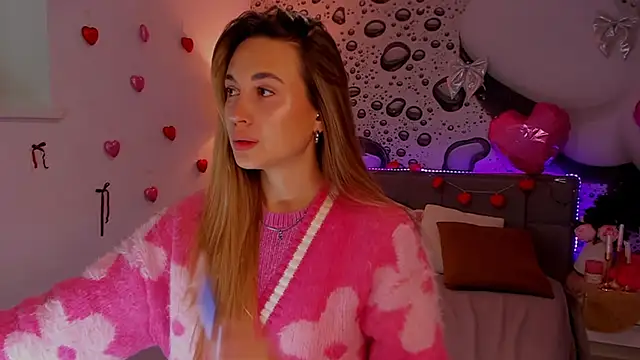 Snapshot of AlexaWilds chatting on February 19, 1:18 pm AlexaWilds online show from February 19, 1:18 pm