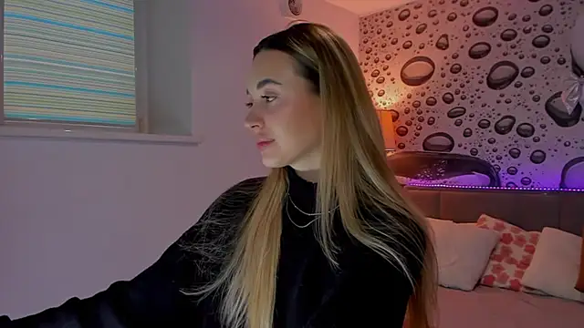 Snapshot of AlexaWilds chatting on February 20, 5:59 am AlexaWilds online show from February 20, 5:59 am