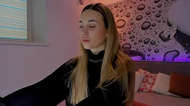 Snapshot of AlexaWilds chatting on February 20, 6:26 am AlexaWilds online show from February 20, 6:26 am