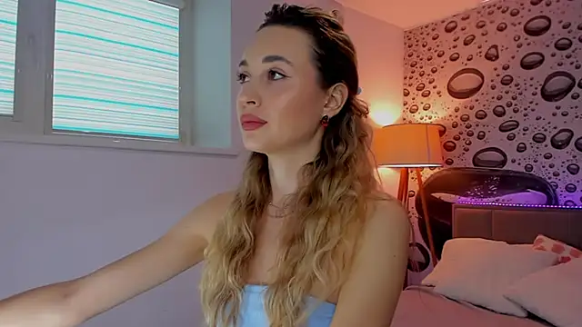 Snapshot of AlexaWilds chatting on February 22, 12:47 pm AlexaWilds online show from February 22, 12:47 pm