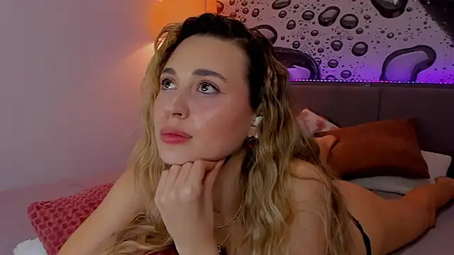 Snapshot of AlexaWilds chatting on February 23, 12:52 am AlexaWilds online show from February 23, 12:52 am