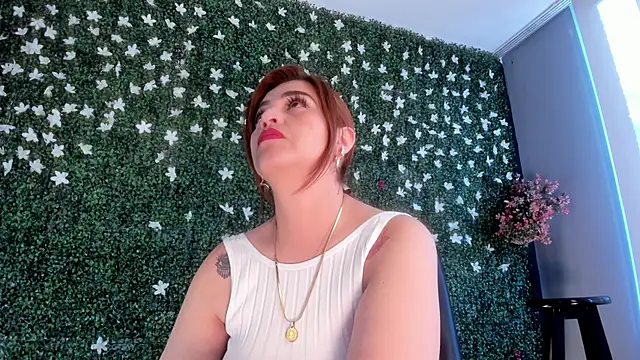 Snapshot of Skylar__Desire chatting on September 11, 1:44 pm Skylar Desire online show from September 11, 1:44 pm