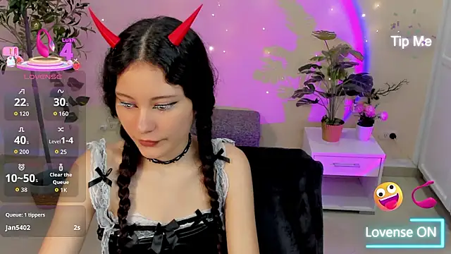 Snapshot of Krysten_Riter chatting on February 11, 2:44 pm Krysten Riter online show from February 11, 2:44 pm