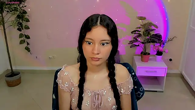 Snapshot of Krysten_Riter chatting on February 25, 1:43 pm Krysten Riter online show from February 25, 1:43 pm