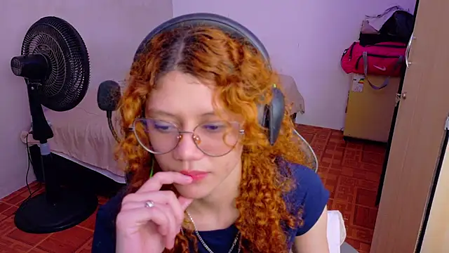 Snapshot of Birdie_0 chatting on October 2, 3:30 pm Birdie 0 online show from October 2, 3:30 pm