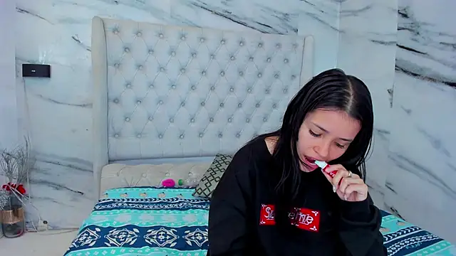 Ari and Storm online show from November 19, 2:28 pm