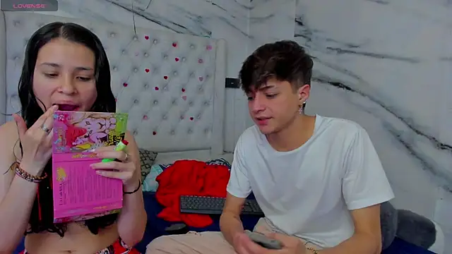 Snapshot of Ari_and_Storm chatting on May 31, 4:25 pm Ari and Storm online show from May 31, 4:25 pm