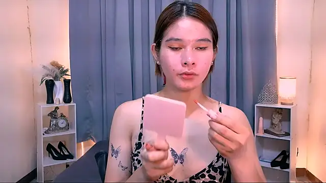 Snapshot of sassymimi69 chatting on June 22, 1:52 pm sassymimi69 online show from June 22, 1:52 pm
