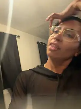 bobbiebbb online show from May 6, 7:24 am