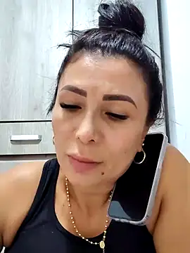 Snapshot of mia_mancinii chatting on April 24, 5:15 pm mia mancinii online show from April 24, 5:15 pm