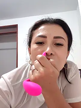 Snapshot of mia_mancinii chatting on April 29, 9:54 pm mia mancinii online show from April 29, 9:54 pm