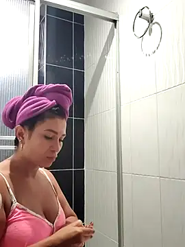 Snapshot of mia_mancinii chatting on May 1, 10:36 pm mia mancinii online show from May 1, 10:36 pm