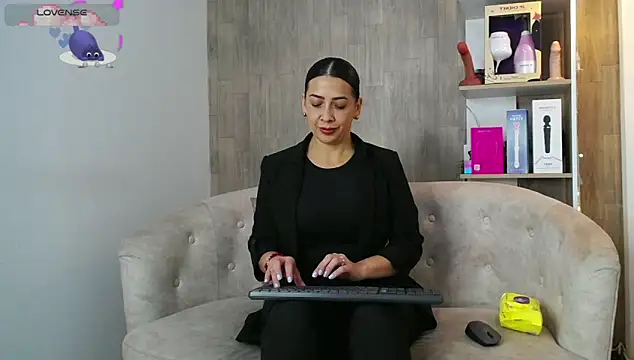 cortney tayler online show from December 15, 2:32 pm