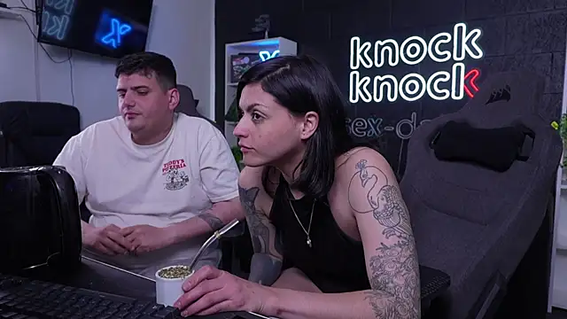 Snapshot of KnockKnockClub chatting on September 22, 10:45 pm KnockKnockClub online show from September 22, 10:45 pm