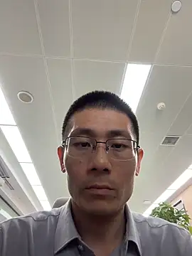 Snapshot of miniyellower chatting on April 7, 6:03 am miniyellower online show from April 7, 6:03 am