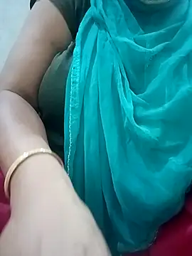 Snapshot of Rakhi_sawant143 chatting on March 17, 2:49 am Rakhi sawant143 online show from March 17, 2:49 am