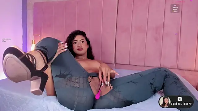 Snapshot of agatha_jener chatting on September 12, 1:44 pm agatha jener online show from September 12, 1:44 pm