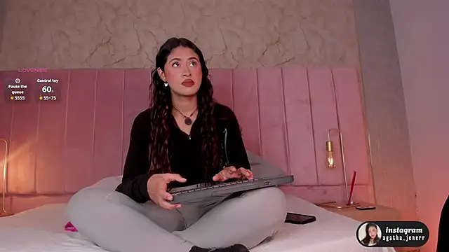 Snapshot of agatha_jener chatting on January 11, 11:26 am agatha jener online show from January 11, 11:26 am