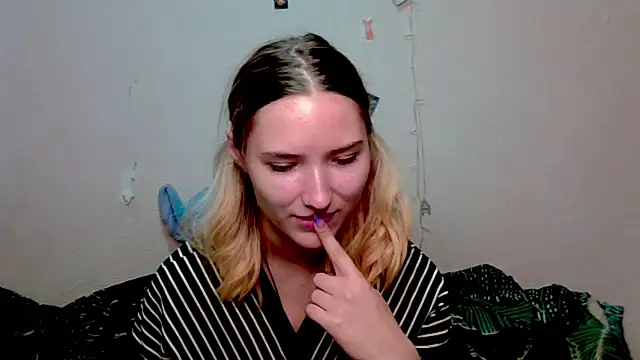Snapshot of _kikiclark__ chatting on October 15, 8:53 pm kikiclark online show from October 15, 8:53 pm