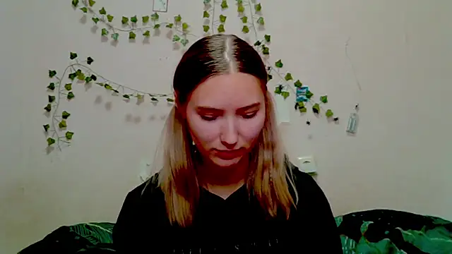  kikiclark   online show from November 22, 5:45 pm