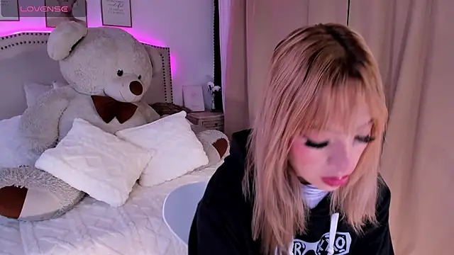 Mayajhons online show from December 19, 11:28 am