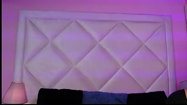 Miaa Smithh   online show from November 25, 12:05 pm