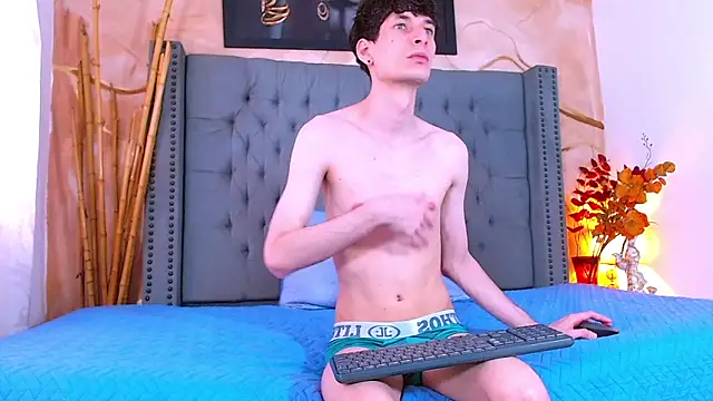 Snapshot of Luke_Carter chatting on February 4, 1:17 pm Luke Carter online show from February 4, 1:17 pm