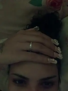 luluzinhax online show from February 6, 2:16 am