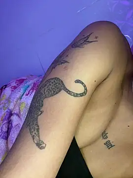 luluzinhax online show from April 25, 2:25 am