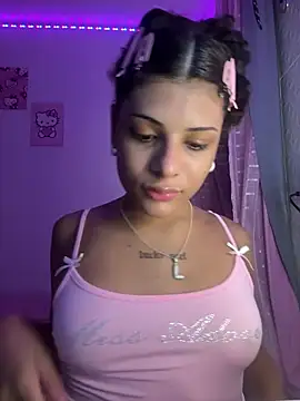 Snapshot of luluzinhax chatting on April 28, 2:27 am luluzinhax online show from April 28, 2:27 am