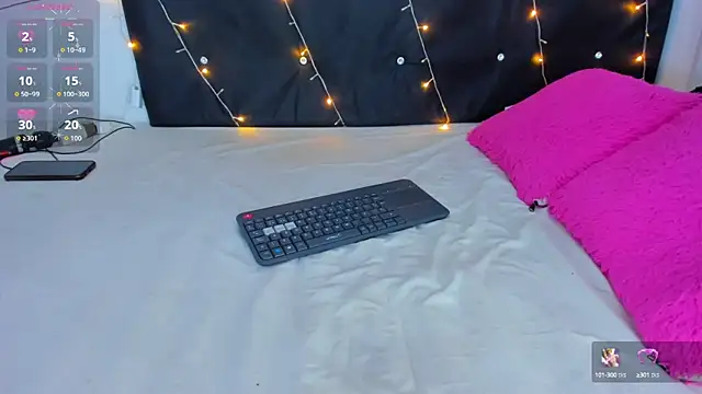 Snapshot of Danaa_moore_ chatting on October 11, 3:50 am Danaa moore online show from October 11, 3:50 am