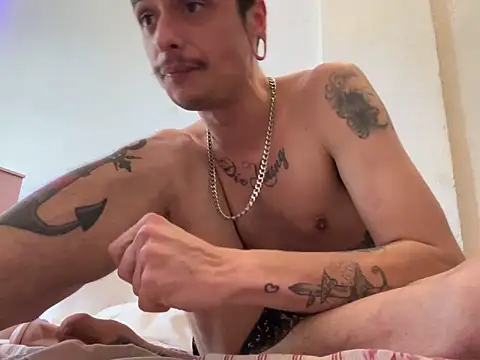 chrisalmeid  online show from October 13, 8:20 pm