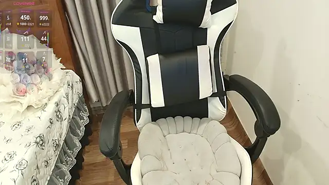 Snapshot of Bae_Gigii chatting on March 7, 12:24 pm Bae Gigii online show from March 7, 12:24 pm