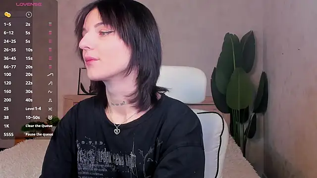 Lynn Martin online show from April 12, 12:37 am