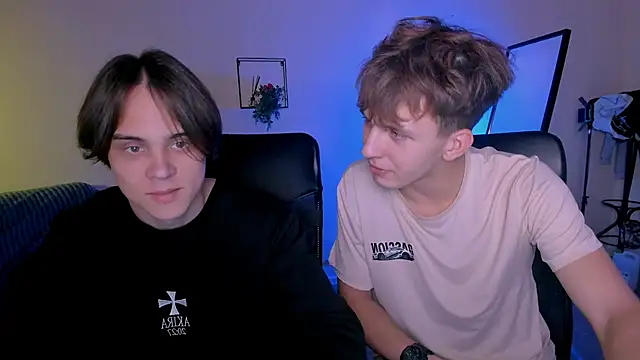 Snapshot of travis_wolf_ chatting on September 23, 8:23 pm travis wolf online show from September 23, 8:23 pm