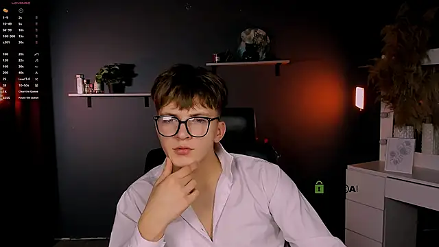 Snapshot of travis_wolf_ chatting on October 7, 7:33 pm travis wolf online show from October 7, 7:33 pm