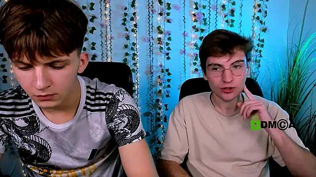 Snapshot of travis_wolf_ chatting on October 12, 7:24 pm travis wolf online show from October 12, 7:24 pm