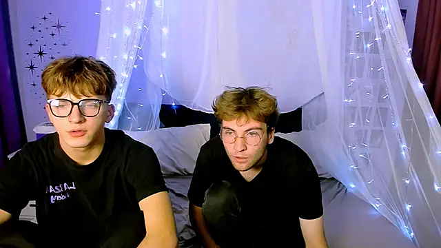 Snapshot of travis_wolf_ chatting on October 19, 7:14 pm travis wolf online show from October 19, 7:14 pm