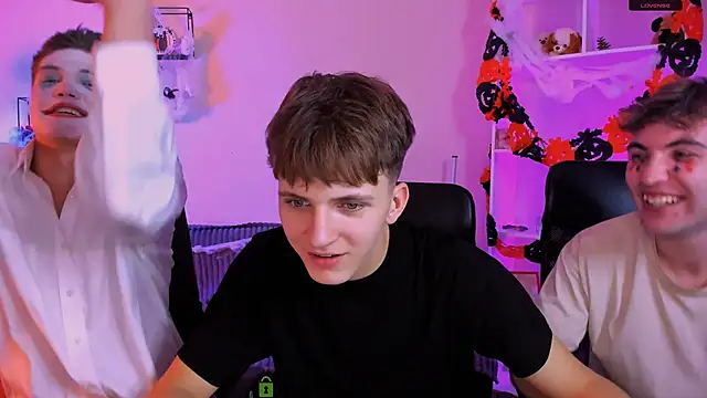 Snapshot of travis_wolf_ chatting on October 31, 9:16 pm travis wolf online show from October 31, 9:16 pm