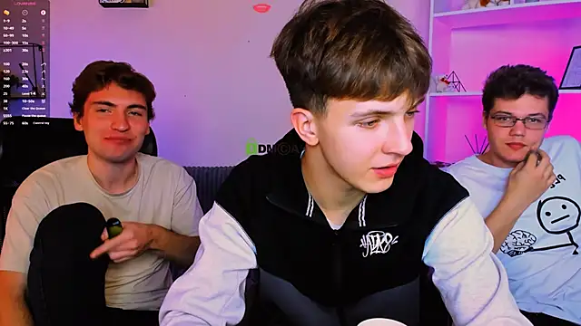 Snapshot of travis_wolf_ chatting on November 13, 8:19 pm travis wolf online show from November 13, 8:19 pm